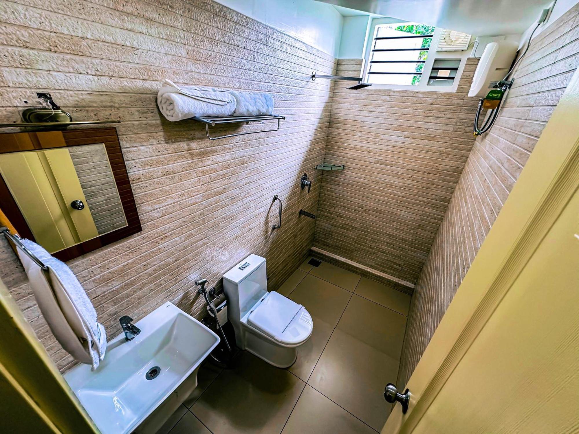 Boulevard Resorts Kakkadampoyil ภายนอก รูปภาพ